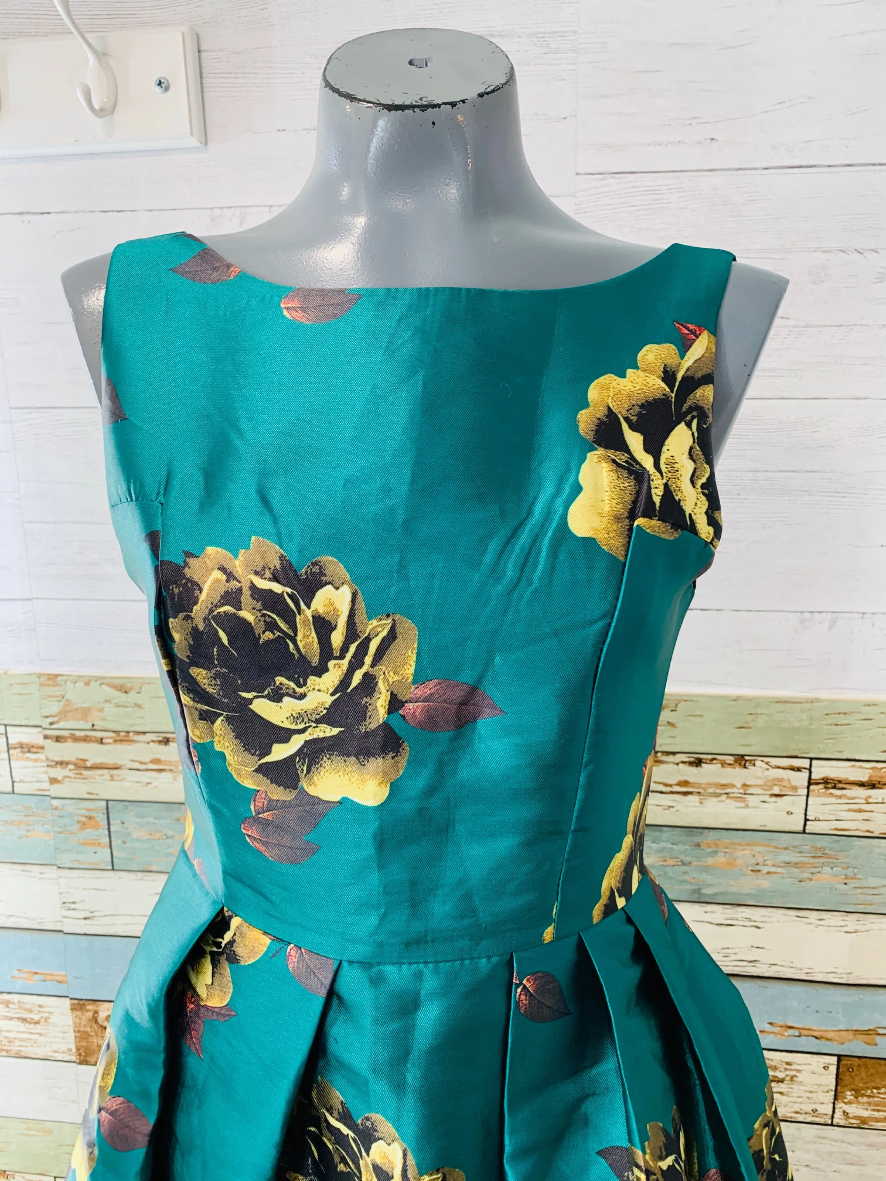 00's Revival Rayon Full Skirted Floral Dress