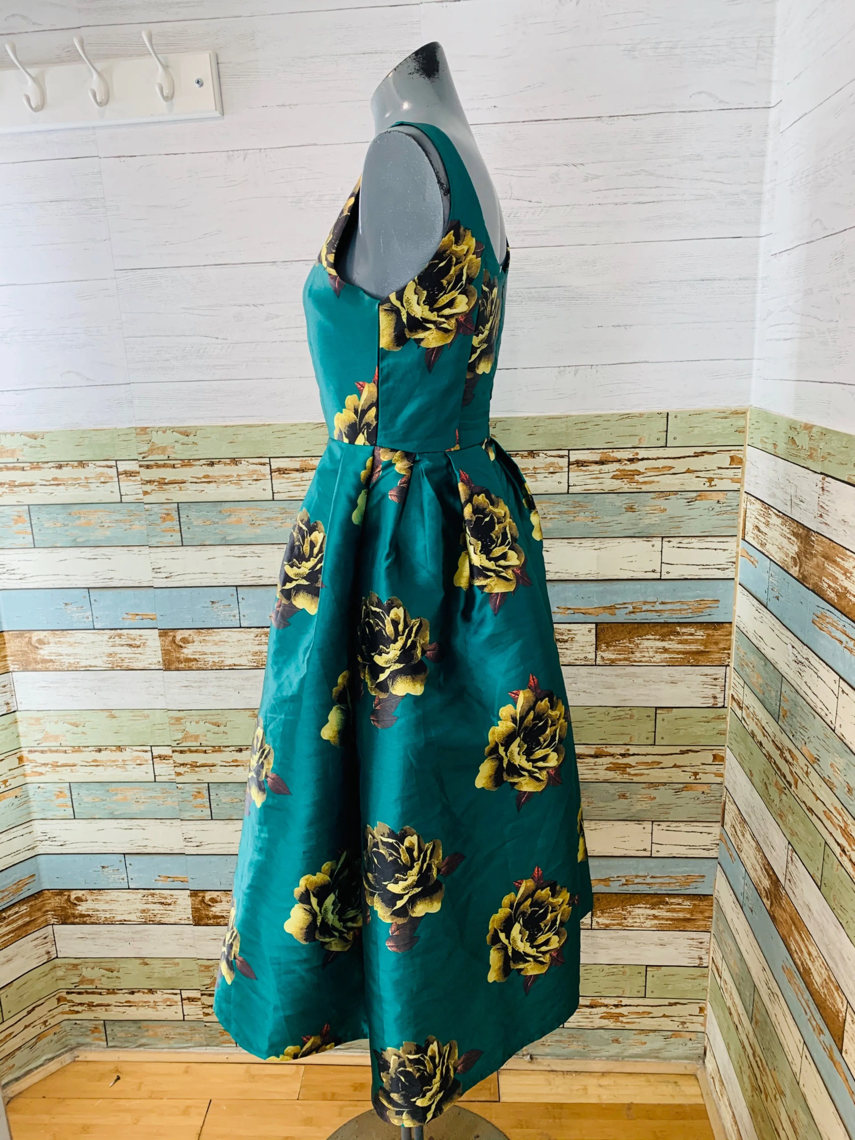 00's Revival Rayon Full Skirted Floral Dress