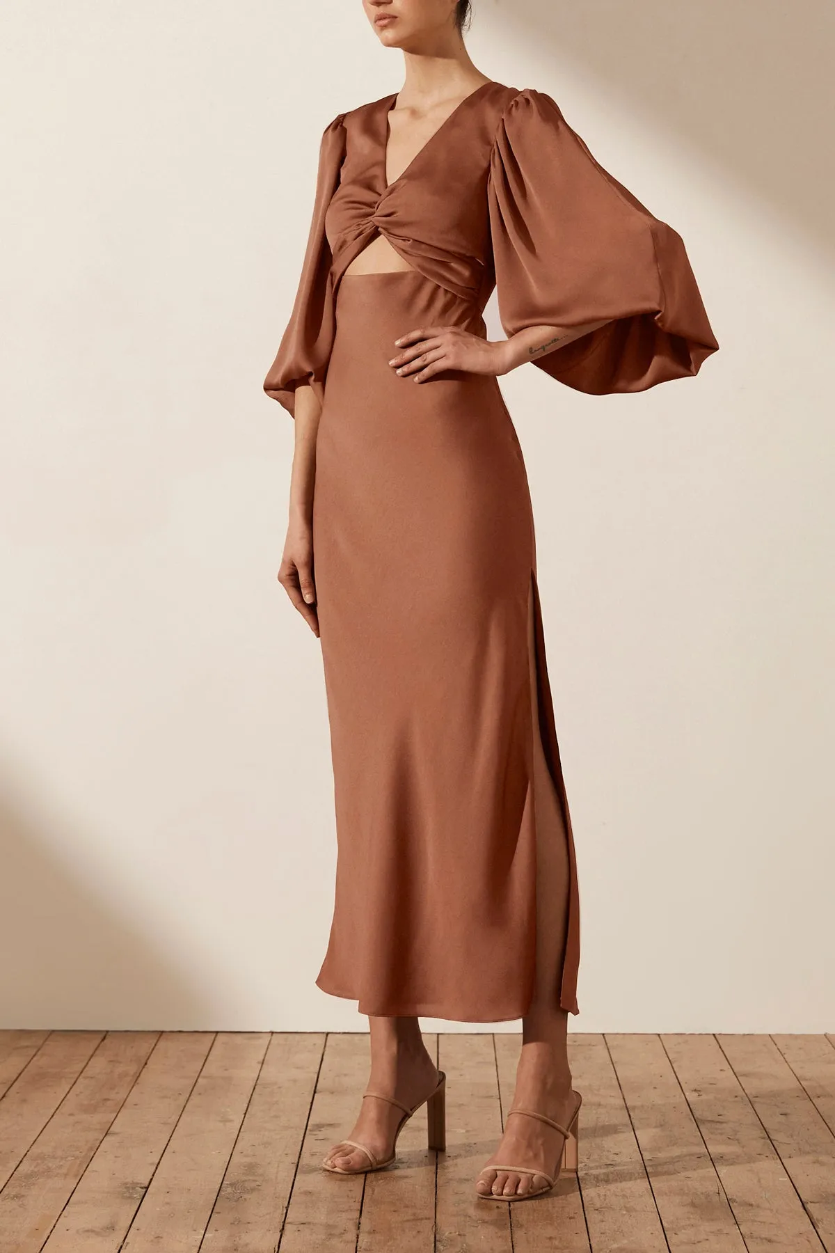 LUXE TWIST FRONT BALLOON SLEEVE MIDI DRESS - MOCHA